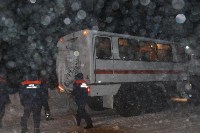 Более шестидесяти автомобилей освободили из снежного плена в Долинском районе, Фото: 12