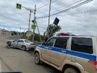 Toyota Corolla снесла дорожное ограждение в Красногорске, Фото: 3