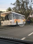Автобус врезался в опору ЛЭП в Корсакове, Фото: 3