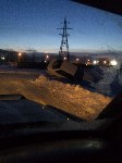   Легковая "Тойота" повисла на сугробе в пригороде Южно-Сахалинска, Фото: 2