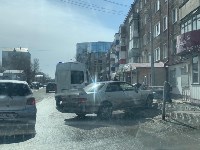 Toyota протаранила дорожное ограждение в Южно-Сахалинске, Фото: 3