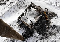 "Японцы" обрушили 42-метровую трубу эпохи Карафуто в районе шахтёрского порта, Фото: 3