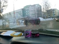 Внедорожник опрокинулся при ДТП в центре Южно-Сахалинска, Фото: 1