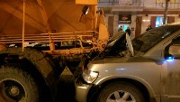 Две легковушки и грузовик столкнулись рано утром в центре Южно-Сахалинска, Фото: 4