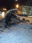 Врезавшийся в столб автомобиль разорвало в Углегорске, Фото: 3