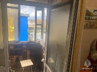 Пожар на третьем этаже многоквартирного дома потушили в Южно-Сахалинске, Фото: 3
