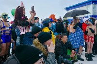 Полсотни сахалинцев разделись, чтобы спуститься на лыжах и сноубордах с «Горного воздуха», Фото: 73