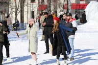 «Мама, я надел шапку!»: молодежь Сахалина прошлась по городу с поздравлениями, Фото: 19