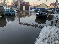 "Озеро" у подъезда на Набережной: у дома в Стародубском разлилась огромная лужа, Фото: 4