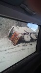 Большегрузный автомобиль съехал в кювет в Томаринском районе, Фото: 1