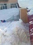 Снежная лавина сошла во двор детского сада в Соколе, Фото: 14