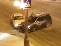 Четыре человека пострадали при столкновении "Ниссана" и "Тойоты" в Южно-Сахалинске, Фото: 3