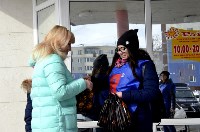 Активисты "Молодой гвардии" поздравили женщин Южно-Сахалинска, Фото: 7