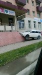 Honda залетела на крыльцо в результате ДТП в Южно-Сахалинске, Фото: 1
