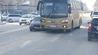 Междугородний автобус и легковушка попали в ДТП в Южно-Сахалинске , Фото: 3