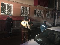 Ночью пожарные тушили подвал многоэтажки в Южно-Сахалинске , Фото: 12