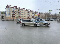 Универсал врезался в полицейский автомобиль в Южно-Сахалинске, Фото: 3