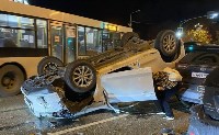 В Южно-Сахалинске у Дома торговли перевернулся Mitsubishi RVR, Фото: 6