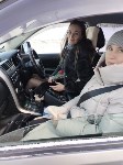 Инспекторы ДПС подарили сахалинкам цветы в честь 8 Марта, Фото: 8