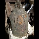 Японский храмовый колокол со следами от пуль нашли на берегу Сахалина, Фото: 1
