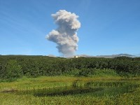 Вулкан Эбеко осыпал Северо-Курильск камнями, Фото: 4