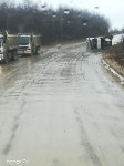 Из-за гололеда на севере Сахалина перевернулся грузовик, Фото: 1