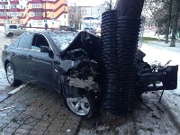 Водитель BMW врезался в дерево и скрылся с места ДТП в Южно-Сахалинске, Фото: 1