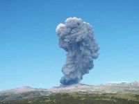 Еще один столб пепла и золы выбросил вулкан на Парамушире, Фото: 4