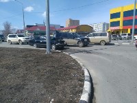 Toyota Crown врезалась в грузовик в Южно-Сахалинске, Фото: 4