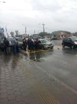 В результате ДТП в Южно-Сахалинске микроавтобус протаранил мясной магазин, Фото: 11