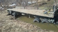 КамАЗ пробил дорожное ограждение и вылетел в ручей в Макаровском районе, Фото: 1