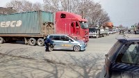 Такси столкнулось с грузовиком в Южно-Сахалинске , Фото: 4