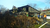 Жилой дом горит в Южно-Сахалинске, Фото: 5