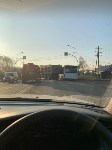 Грузовик и пассажирский автобус столкнулись в Южно-Сахалинске, Фото: 2