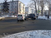 Два внедорожника не поделили перекресток в центре Южно-Сахалинска , Фото: 3