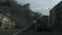 В центре Южно-Сахалинска бушует крупный пожар, Фото: 16