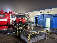 Учебный "пожар" на сцене Дома культуры в Тымовском районе "потушили" огнеборцы, Фото: 3