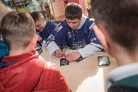 За автографами к хоккеистам «Сахалина» выстроилась очередь в 150 человек, Фото: 4