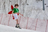 Полсотни сахалинцев разделись, чтобы спуститься на лыжах и сноубордах с «Горного воздуха», Фото: 21