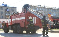 Десятки людей и пожарные собрались у дома культуры в Новоалександровске, Фото: 15