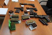 Пистолет-пулемет и больше тысячи патронов изъяли у перевозчиков оружия на Сахалине, Фото: 12
