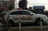 Автомобиль такси попал под шлагбаум в Южно-Сахалинске, Фото: 3