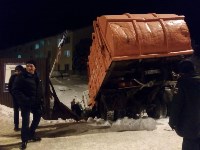 Мусоровоз залетел на стройку после столкновения с рейсовым автобусом в Дальнем, Фото: 3