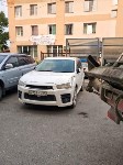 Автохамы помешали вывезти мусор из двух дворов в Южно-Сахалинске, Фото: 2