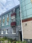 Пожар на третьем этаже многоквартирного дома потушили в Южно-Сахалинске, Фото: 1