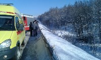 Девушка оказалась зажата в вылетевшем в кювет автомобиле в пригороде Южно-Сахалинска, Фото: 3