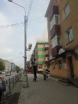 Крыша дома на улице Ленина загорелась в Южно-Сахалинске, Фото: 2