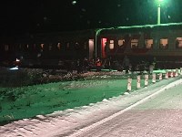 Пассажирский поезд и легковушка столкнулись в районе Палево, Фото: 3