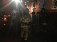 Ночью пожарные тушили подвал многоэтажки в Южно-Сахалинске , Фото: 34