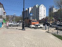Грузовик протаранил легковушку в Южно-Сахалинске, Фото: 2